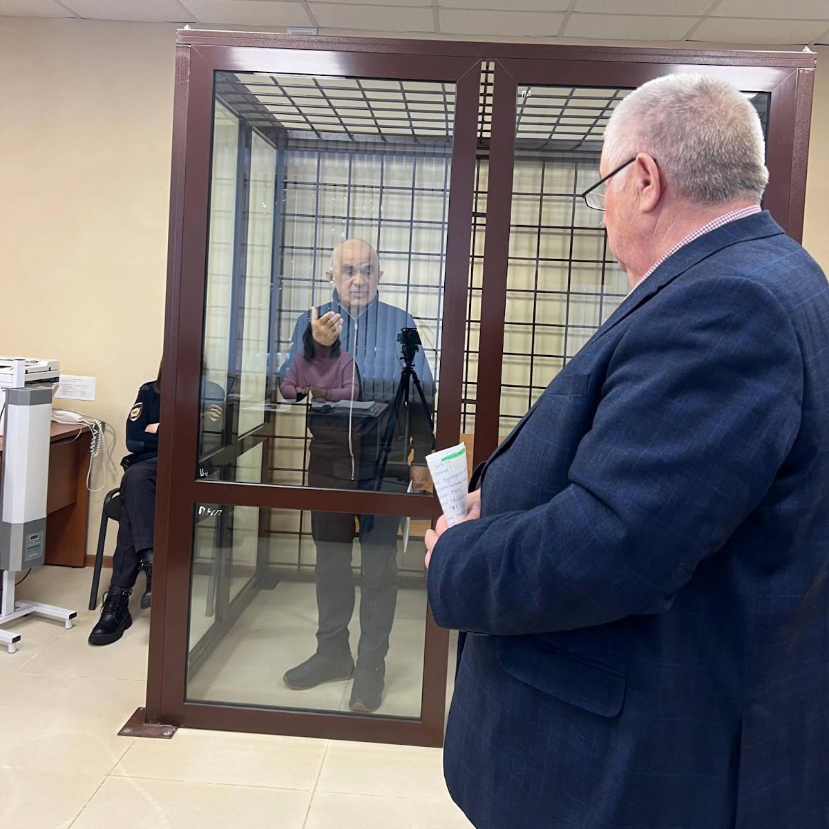 1600 сумлык ришвәт – Энгель Фәттахов судында тикшерү версиясен ничек фаш иттеләр